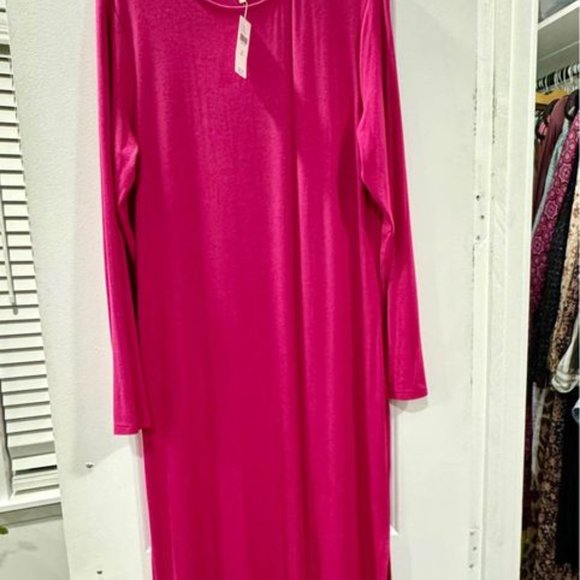 MAXI HOT INK BEAUTY! - Picture 3 of 3